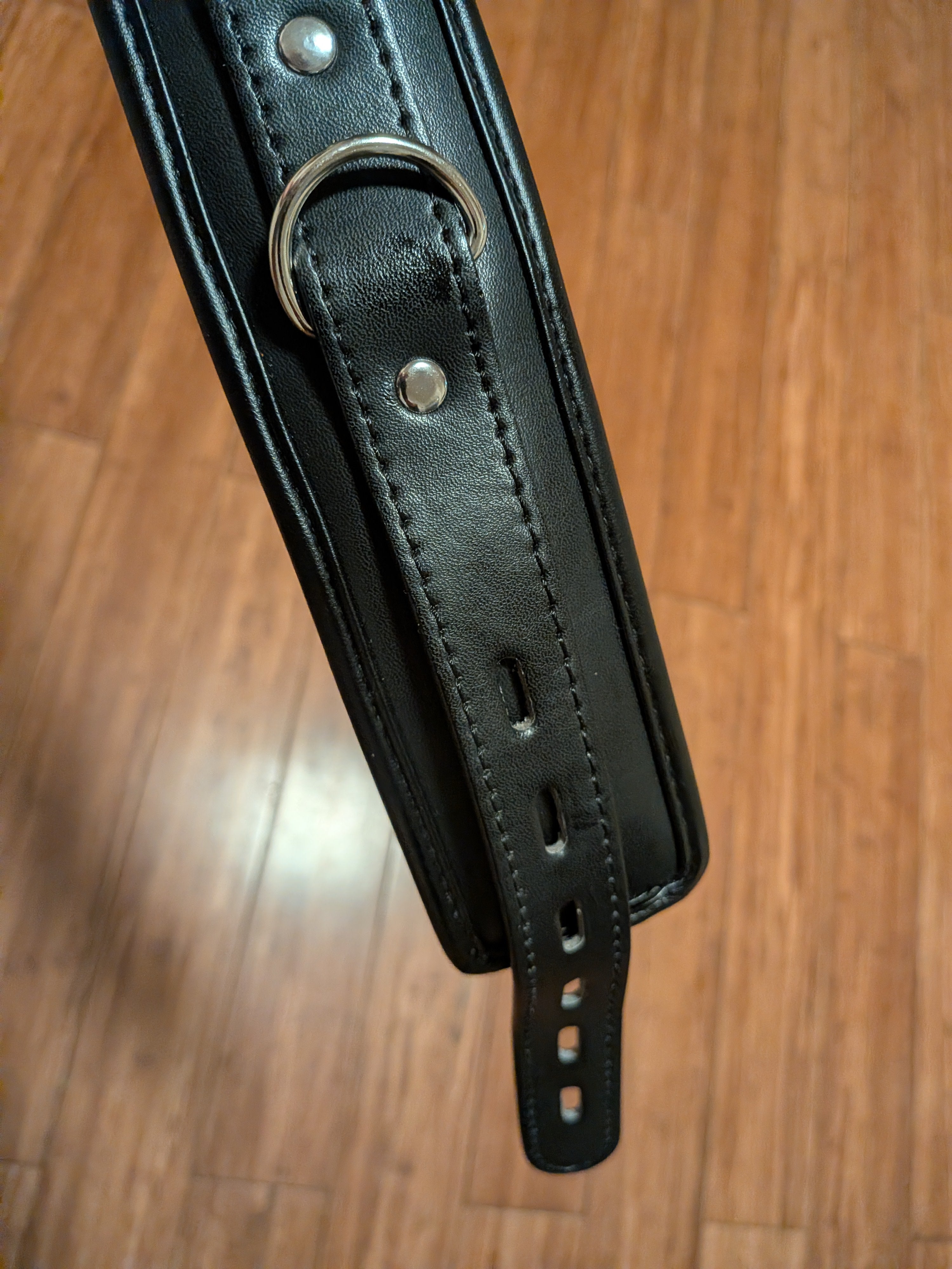 Lockable genuine leather collar with d rings