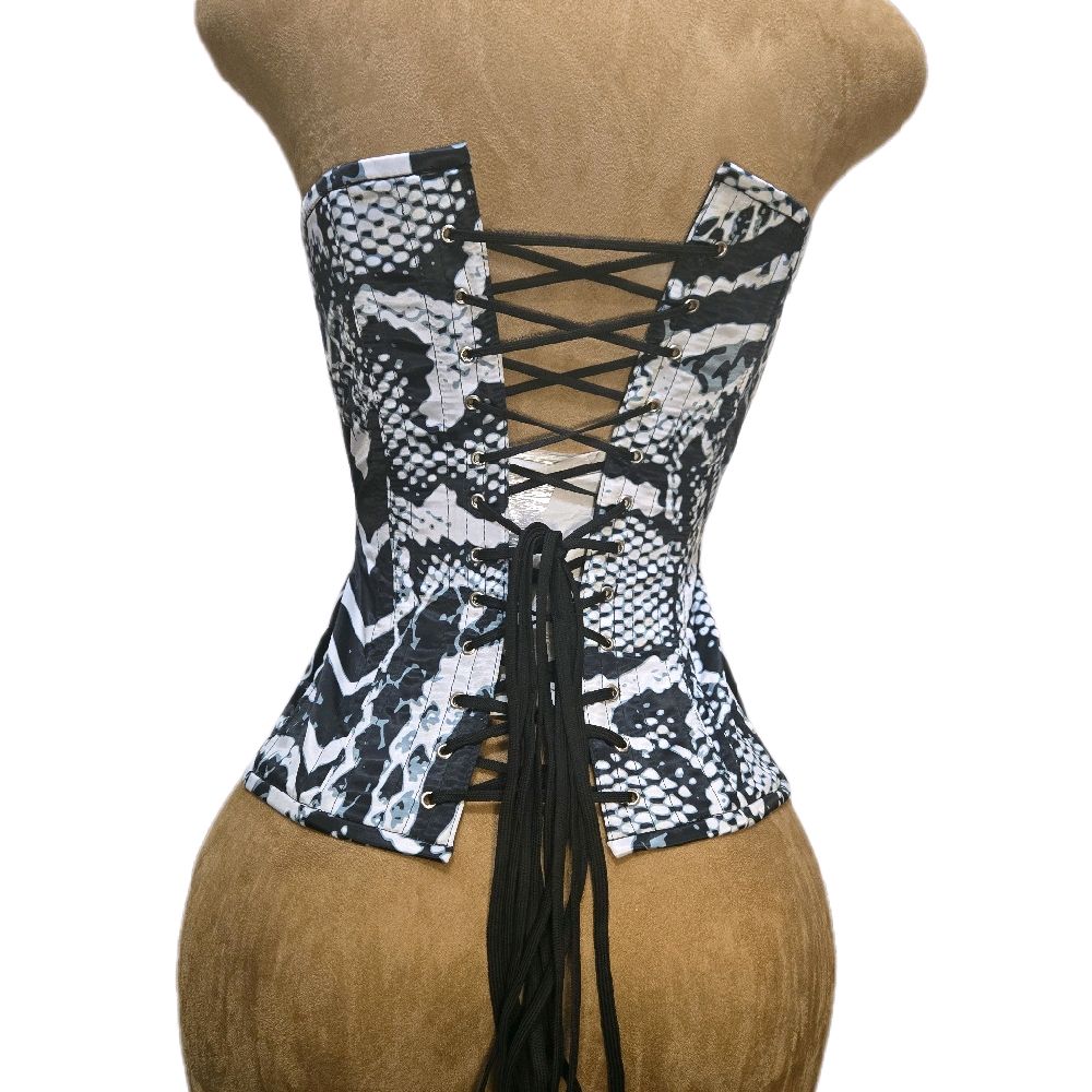 24” waist goal | 14” length | black + white power look 🖤🤍| Snake Skin Print