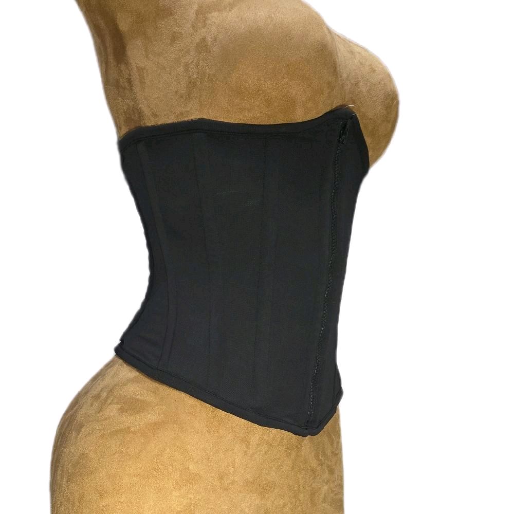Stretchy. Mesh. Gym-proof. 20" flex fit | 13" front length.