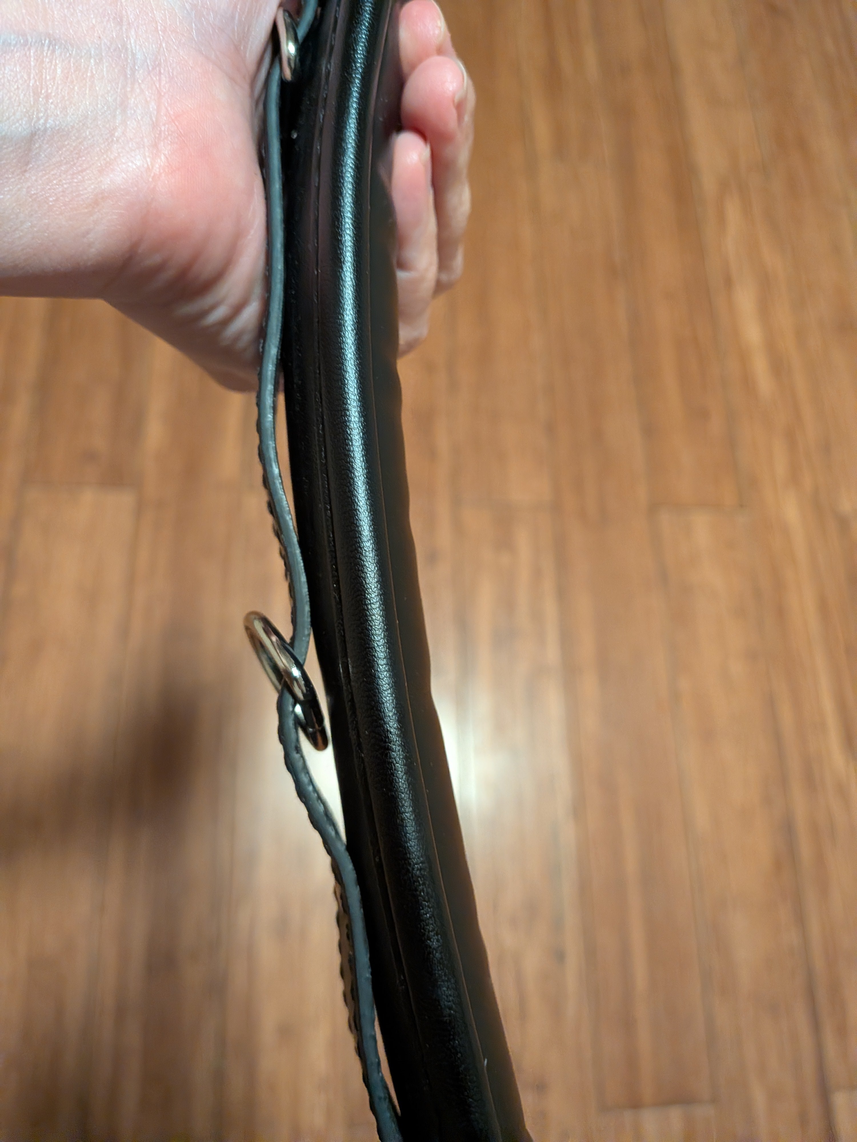 Lockable genuine leather collar with d rings